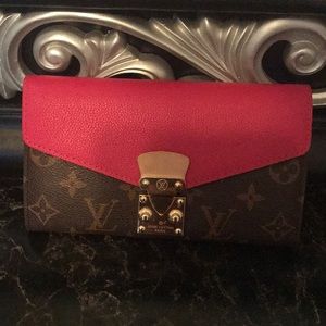 Louis Vuitton kisslock pallas